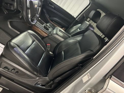 Used 2019 Chevrolet Suburban LT AWD/4WD image 12