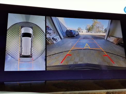 Used 2025 Cadillac Escalade Sport Platinum w/ LPO, ONYX Package image 10