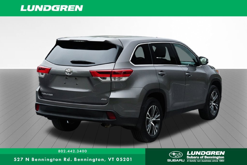 Used 2019 Toyota Highlander LE AWD/4WD image 4