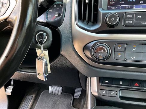 Used 2017 Chevrolet Colorado Z71 AWD/4WD image 37