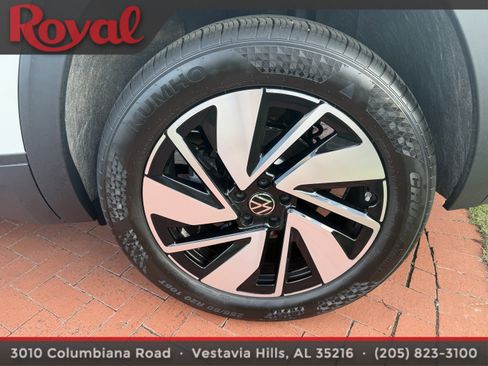 Certified 2026 Volkswagen Atlas SE w/ Panoramic Sunroof Package FWD image 7