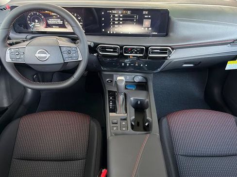New 2027 Nissan Sentra SR w/ Floor Mat Package FWD image 14