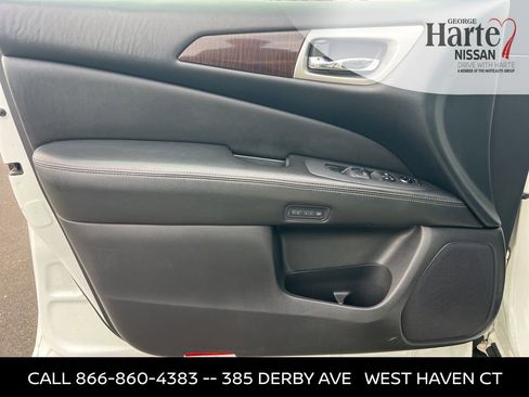 Used 2015 Nissan Pathfinder Platinum w/ Family Entertainment Package image 22