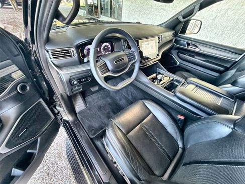 Used 2023 Jeep Wagoneer L Series III w/ Preferred Equipment Group image 10