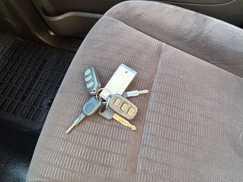 Used 2010 Ford Explorer Sport Trac XLT image 38