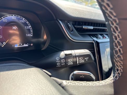 New 2025 Jeep Grand Cherokee Altitude image 15