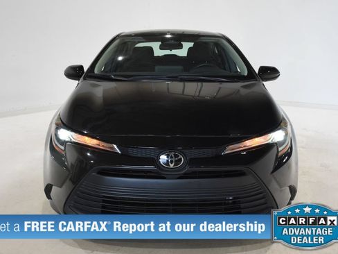 Used 2024 Toyota Corolla LE FWD image 2
