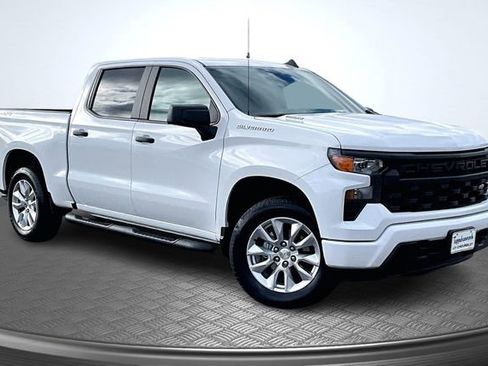 Used 2025 Chevrolet Silverado 1500 Custom image 3