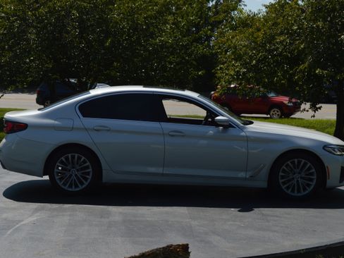 Used 2022 BMW 530i w/ Convenience Package RWD image 12