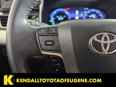 Used 2025 Toyota Camry XLE FWD image 15