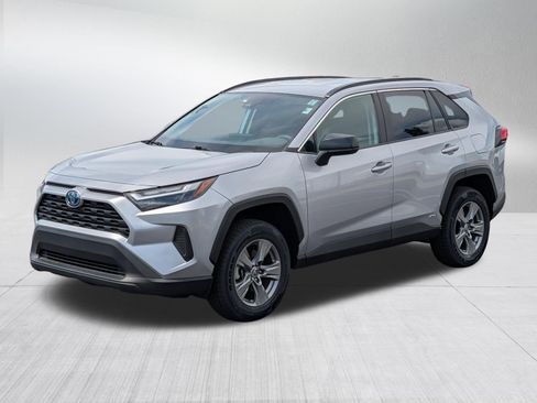 Used 2024 Toyota RAV4 LE AWD/4WD image 3
