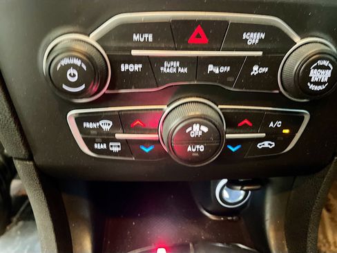 Used 2022 Dodge Charger SXT AWD/4WD image 15