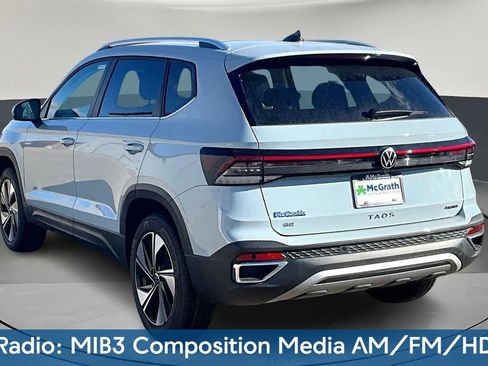 New 2026 Volkswagen Taos SE image 3