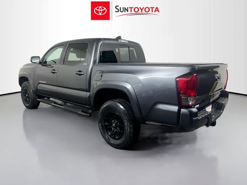 Used 2022 Toyota Tacoma SR5 w/ Technology Package RWD image 5