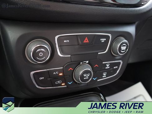 Used 2019 Jeep Compass Latitude FWD image 45