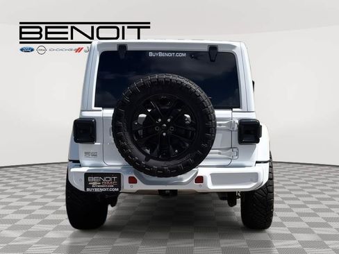 Used 2022 Jeep Wrangler Unlimited Sahara AWD/4WD image 6