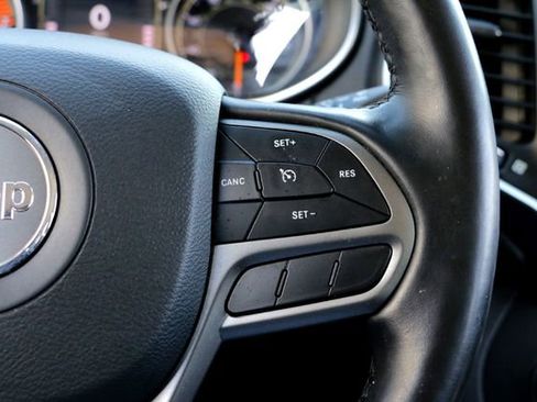 Used 2021 Jeep Cherokee Latitude Plus image 13