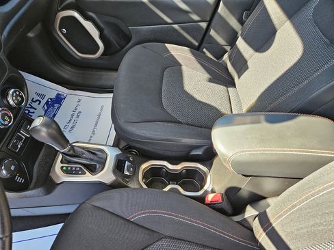 Used 2016 Jeep Renegade 75th Anniversary image 15