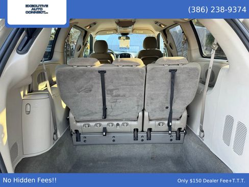 Used 2007 Chrysler Town & Country Touring image 10