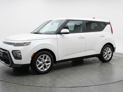 Used 2025 Kia Soul LX w/ LX Technology Package image 3