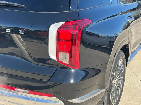 Used 2023 Hyundai Palisade Calligraphy image 14