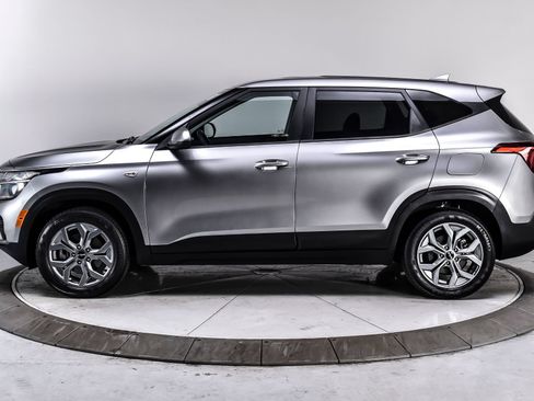 Used 2024 Kia Seltos LX AWD/4WD image 3