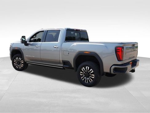 Used 2025 GMC Sierra 3500 Denali Ultimate AWD/4WD image 8