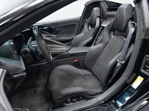 Used 2025 Chevrolet Corvette Z06 RWD image 9