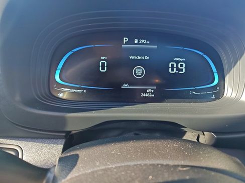 Used 2025 Hyundai Venue SEL FWD image 8