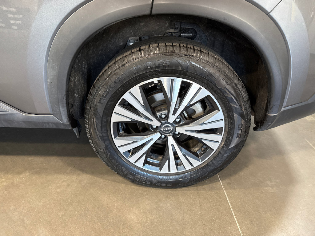 Used 2023 Nissan Rogue SV AWD/4WD image 16