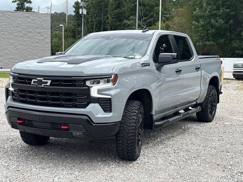 Used 2024 Chevrolet Silverado 1500 LT Trail Boss w/ Convenience Package II AWD/4WD image 3