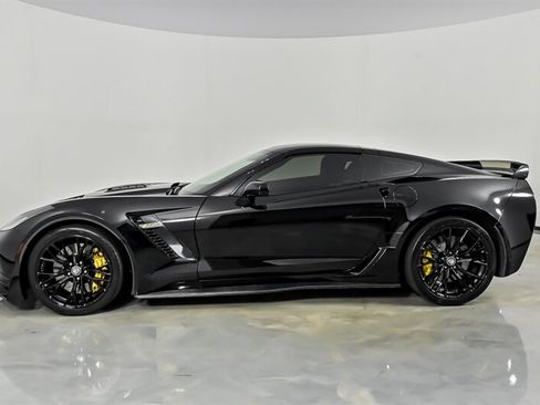 Used 2016 Chevrolet Corvette Z06 w/ 3LZ Preferred Equipment Group RWD image 7