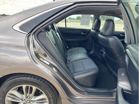 Used 2015 Toyota Camry SE w/ Protection Package FWD image 11