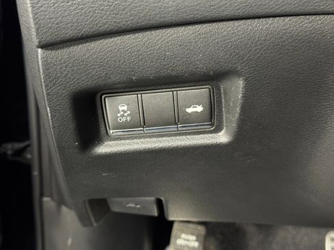 Used 2017 INFINITI Q60 3.0t Sport image 17