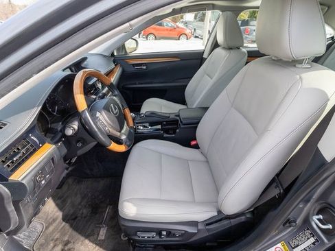 Used 2013 Lexus ES 300h image 34