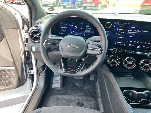 Used 2025 Chevrolet Blazer EV RS AWD/4WD image 17
