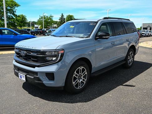 Used 2025 Ford Expedition Active AWD/4WD image 9