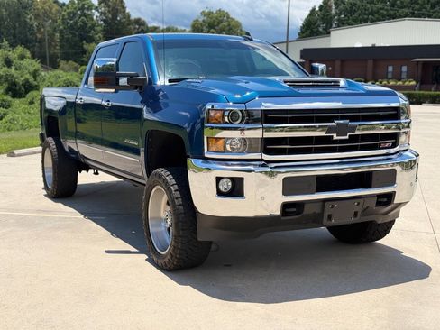 Used 2019 Chevrolet Silverado 2500 LTZ w/ Duramax Plus Package AWD/4WD image 6