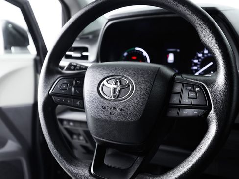 Used 2023 Toyota Sienna LE AWD/4WD image 20