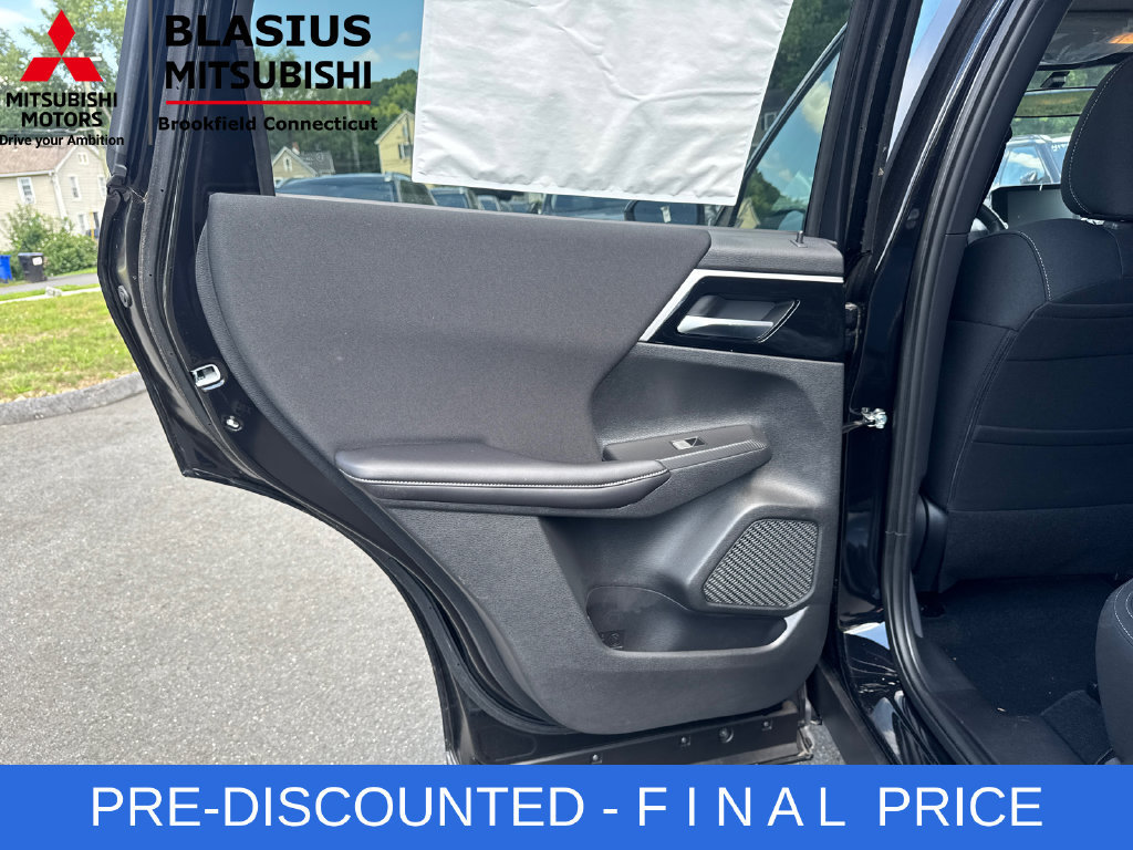 Used 2025 Mitsubishi Outlander ES AWD/4WD image 16