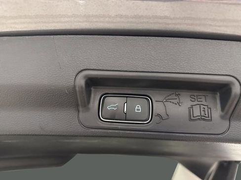 Used 2025 Ford Explorer Active w/ Active Comfort Package image 17