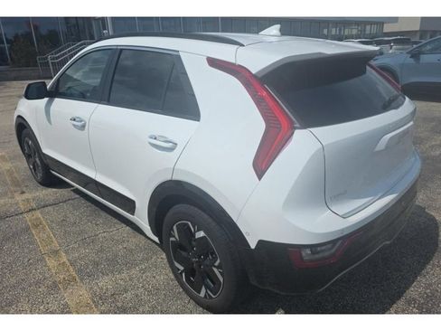 Used 2024 Kia Niro Wave w/ Wave Preserve Package FWD image 4