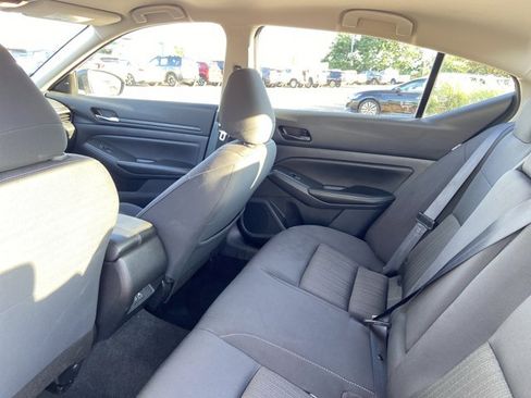 Used 2025 Nissan Altima 2.5 SV FWD image 19