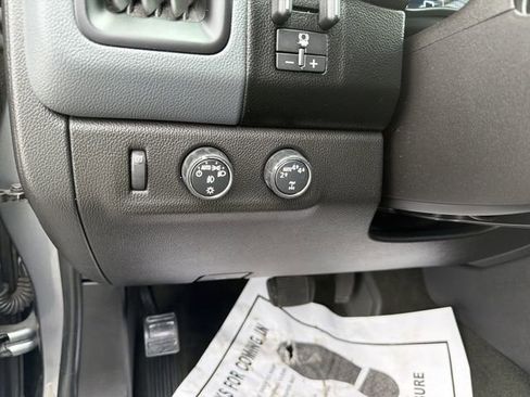 Used 2018 Chevrolet Colorado Z71 w/ LPO, Premium Interior Package image 17