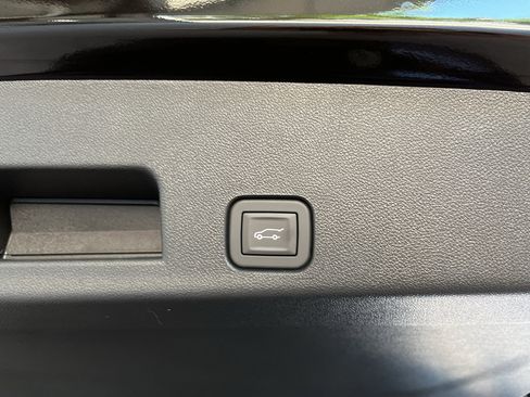 New 2026 Chevrolet Traverse High Country w/ LPO, Floor Liner Package FWD image 10