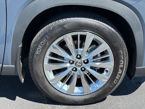 Used 2025 Toyota Grand Highlander AWD image 32