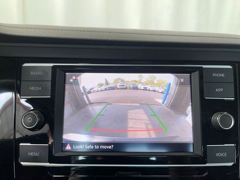 Certified 2022 Volkswagen Jetta SE image 18