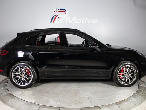 Used 2018 Porsche Macan Turbo AWD/4WD image 11