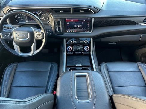 Used 2021 GMC Yukon XL Denali w/ Denali Premium Package image 17