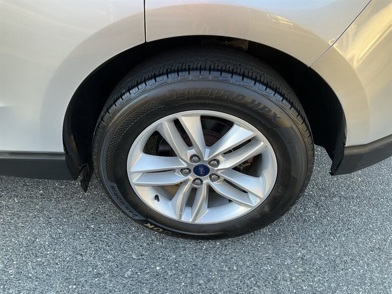 Used 2017 Ford Edge SEL AWD/4WD image 10